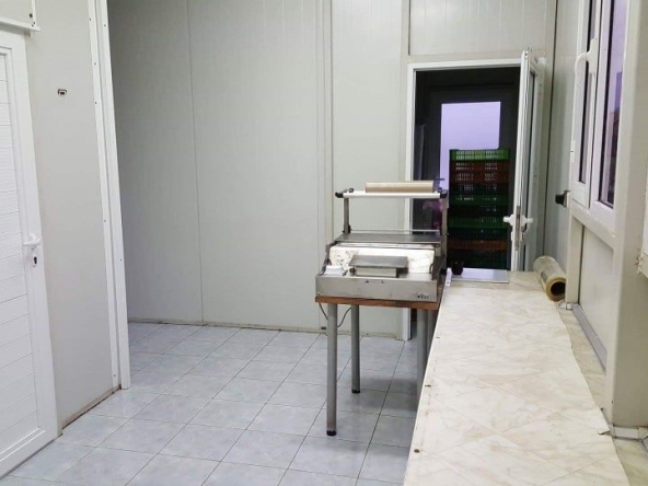 Промишлена сграда в с. Могила, Област Ямбол - 920 кв.м за 102 €/кв.м - Снимка #1