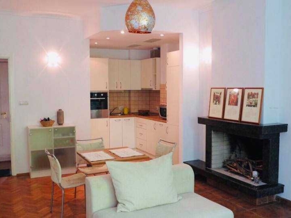 Дава се под наем Тристаен апартамент в София, Център - 100 кв.м за 860 € - Снимка #1