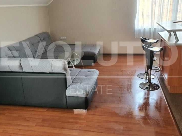 Дава се под наем Двустаен апартамент в Варна, Център - 87 кв.м за 510 € - Снимка #1