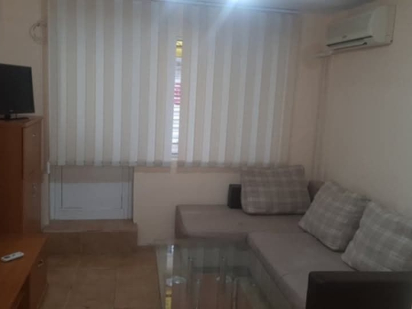 Дава се под наем Едностаен апартамент в Варна, Цветен квартал - 25 кв.м за 248.88 € - Снимка #1