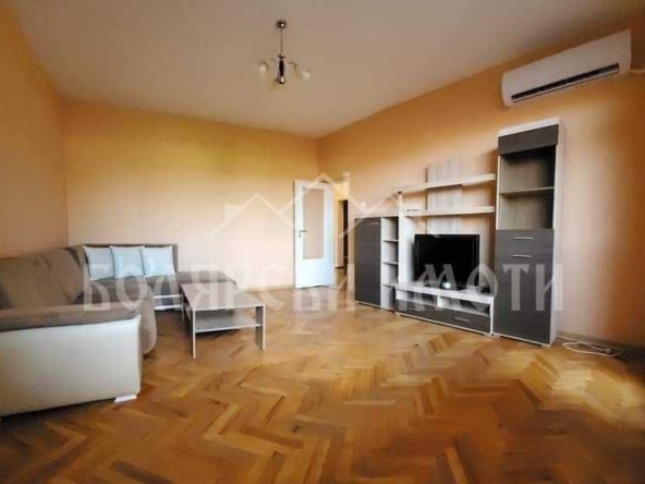 Дава се под наем Тристаен апартамент в Велико Търново, Център - 100 кв.м за 433.5 € - Снимка #1