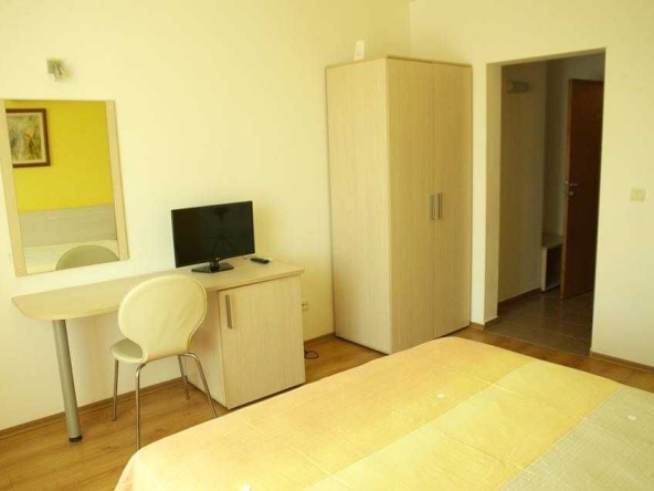 Хотел в Приморско - 1200 кв.м за 484 €/кв.м - Снимка #1