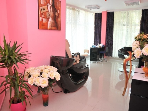 Дава се под наем  в к.к. Слънчев бряг -  кв.м за 382.5 € - Снимка #1