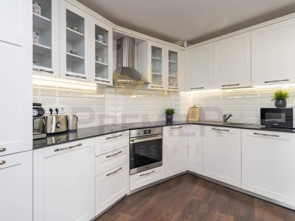 Дава се под наем Тристаен апартамент в Варна, Център - 103 кв.м за 1445.85 € - Снимка #1