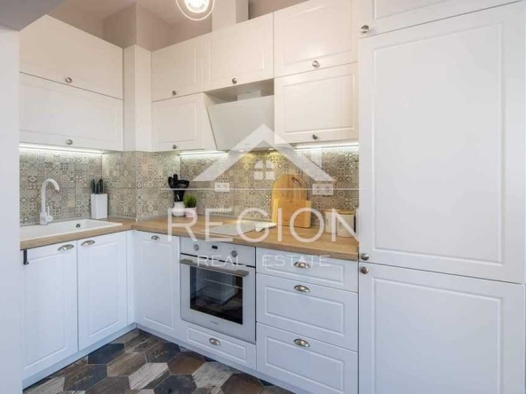 Дава се под наем Двустаен апартамент в Варна, Бизнес хотел - 60 кв.м за 382.5 € - Снимка #1