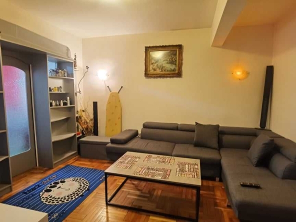 Тристаен апартамент в Разград, Център - 74 кв.м за 1723 €/кв.м - Снимка #1