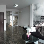 Дава се под наем Магазин в Търговище, Център - 50 кв.м за 229.5 € - Снимка #1