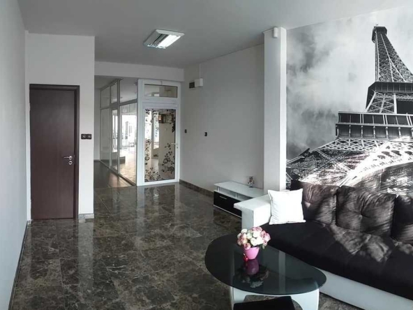 Дава се под наем Магазин в Търговище, Център - 50 кв.м за 229.5 € - Снимка #1