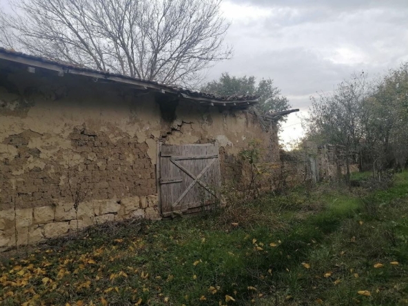 Къща в с. Храброво, Област Варна - 2000 кв.м за 5 €/кв.м - Снимка #1
