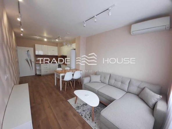 Дава се под наем Двустаен апартамент в Пловдив, Център - 62 кв.м за 382.5 € - Снимка #1