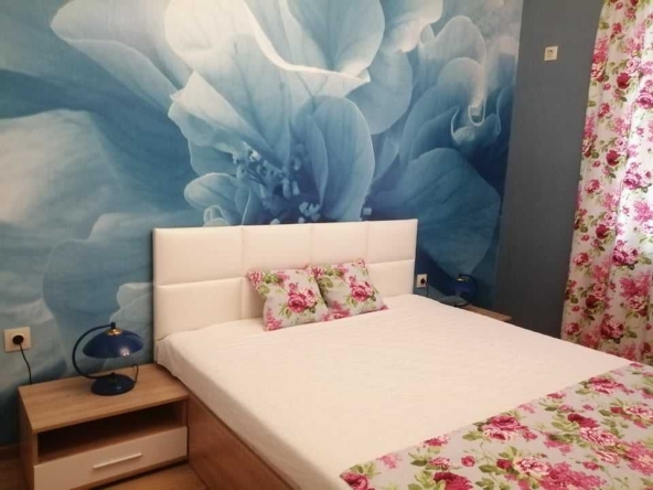 Дава се под наем Двустаен апартамент в Бургас, Зорница - 60 кв.м за 280.5 € - Снимка #1