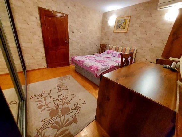 Дава се под наем Двустаен апартамент в Бургас, Център - 60 кв.м за 408 € - Снимка #1