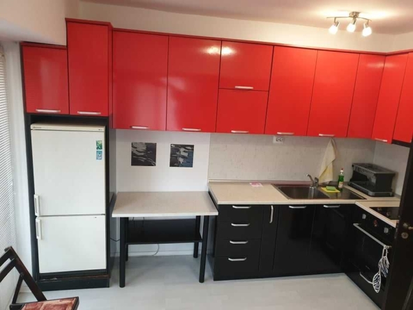 Дава се под наем Двустаен апартамент в Бургас, Център - 50 кв.м за 219.3 € - Снимка #1