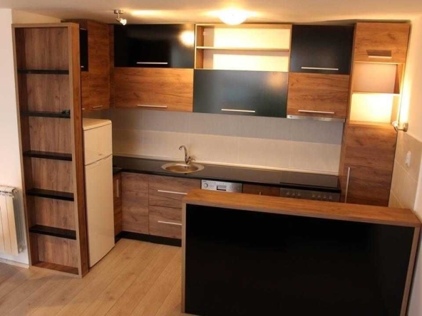 Дава се под наем Двустаен апартамент в Бургас, Славейков - 54 кв.м за 229.5 € - Снимка #1