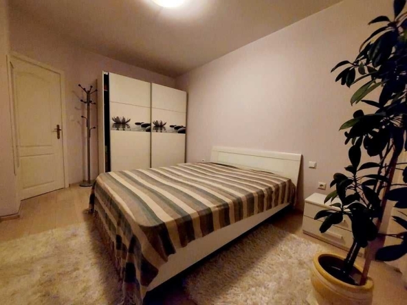 Дава се под наем Двустаен апартамент в Бургас, Лазур - 50 кв.м за 255 € - Снимка #1