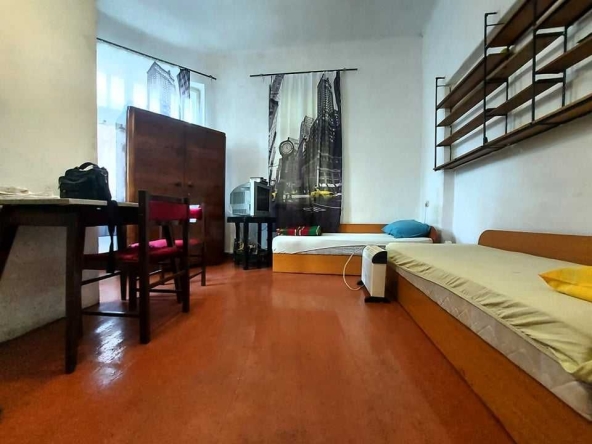 Дава се под наем Едностаен апартамент в Бургас, Център - 20 кв.м за 112.2 € - Снимка #1