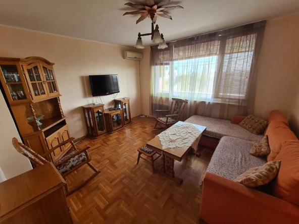 Дава се под наем Тристаен апартамент в Бургас, Славейков - 100 кв.м за 280.5 € - Снимка #1