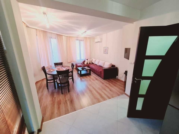 Дава се под наем Двустаен апартамент в Бургас, Център - 70 кв.м за 331.5 € - Снимка #1