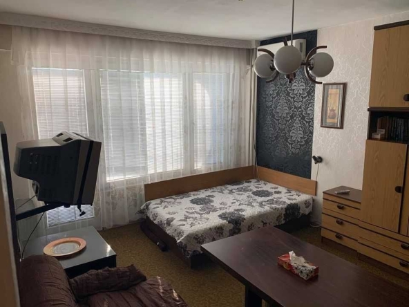 Дава се под наем Едностаен апартамент в Бургас, Лазур - 48 кв.м за 178.5 € - Снимка #1