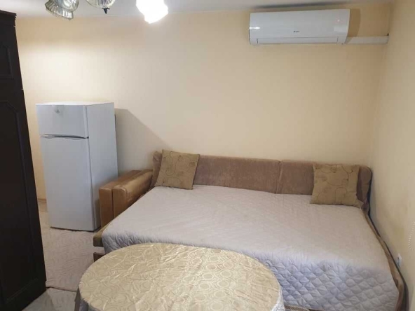 Дава се под наем Едностаен апартамент в Бургас, Меден рудник - зона А - 40 кв.м за 102 € - Снимка #1