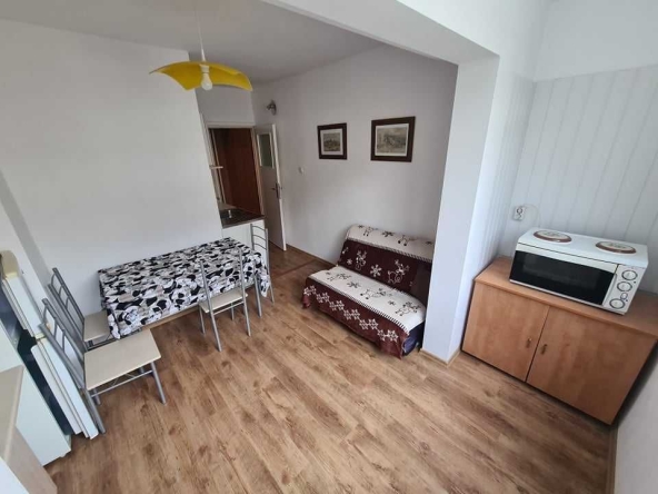Дава се под наем Едностаен апартамент в Бургас, Зорница - 46 кв.м за 153 € - Снимка #1