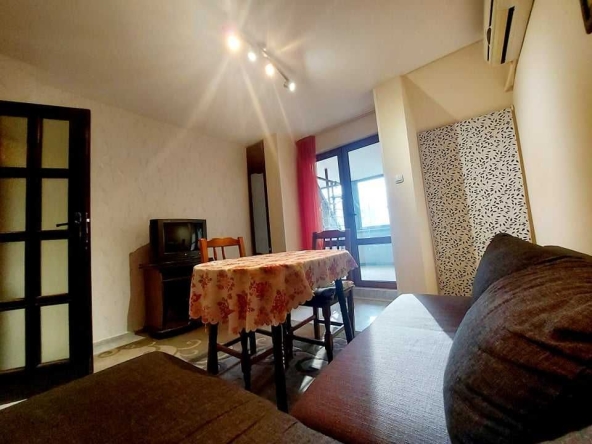 Дава се под наем Тристаен апартамент в Бургас, Възраждане - 33 кв.м за 408 € - Снимка #1