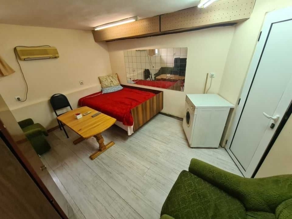 Дава се под наем Едностаен апартамент в Бургас, Център - 26 кв.м за 127.5 € - Снимка #1