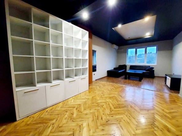 Дава се под наем Двустаен апартамент в Бургас, Център - 78 кв.м за 173.4 € - Снимка #1