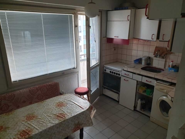 Дава се под наем Двустаен апартамент в Бургас, Славейков - 64 кв.м за 178.5 € - Снимка #1