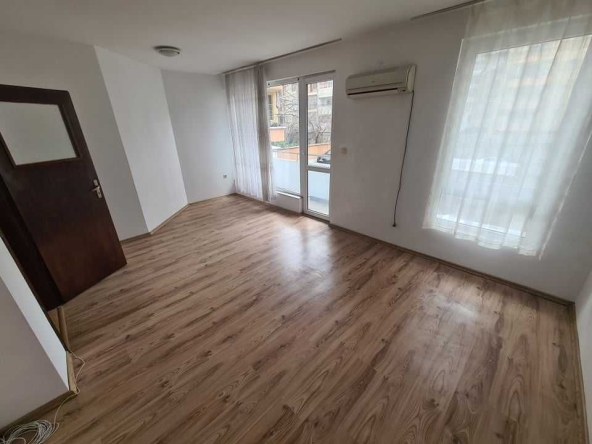 Дава се под наем Двустаен апартамент в Бургас, Възраждане - 72 кв.м за 153 € - Снимка #1