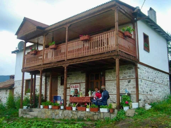 Къща в с. Врата, Област Пловдив - 100 кв.м за 3 €/кв.м - Снимка #1