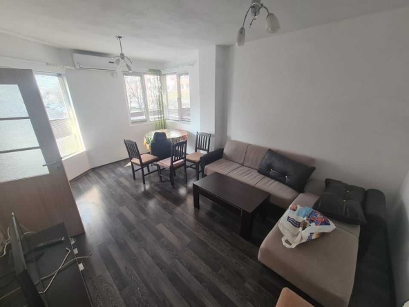 Дава се под наем Двустаен апартамент в Бургас, Славейков - 61 кв.м за 204 € - Снимка #1