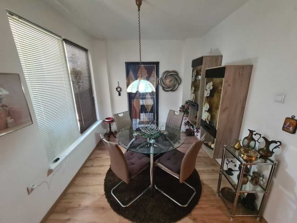 Дава се под наем Тристаен апартамент в Бургас, Възраждане - 90 кв.м за 357 € - Снимка #1