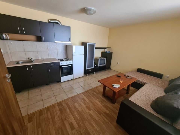 Дава се под наем Тристаен апартамент в Бургас, Славейков - 70 кв.м за 306 € - Снимка #1