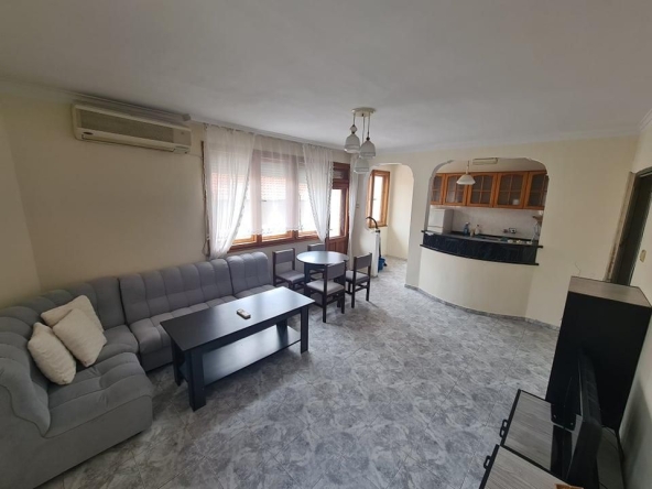 Дава се под наем Тристаен апартамент в Бургас, Лазур - 96 кв.м за 459 € - Снимка #1