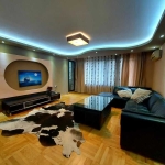 Дава се под наем Четиристаен апартамент в Бургас, Център - 160 кв.м за 1173 € - Снимка #1