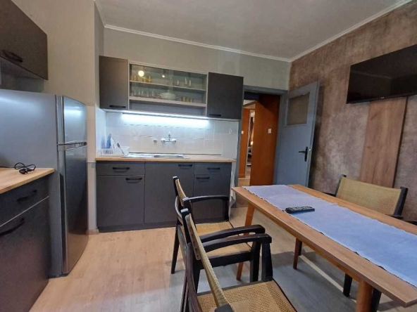 Дава се под наем Двустаен апартамент в Бургас, Славейков - 60 кв.м за 433.5 € - Снимка #1