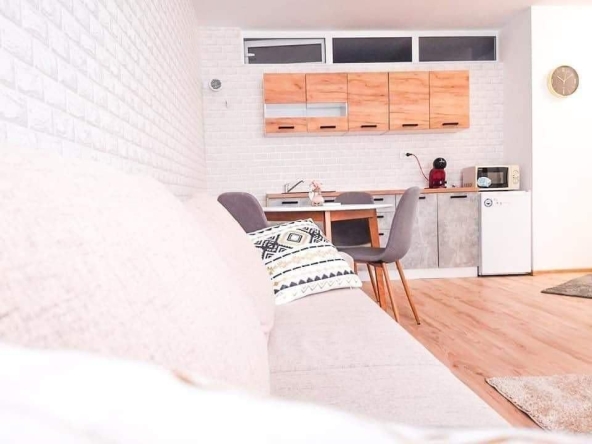 Дава се под наем Двустаен апартамент в Бургас, Меден рудник - зона А - 65 кв.м за 357 € - Снимка #1