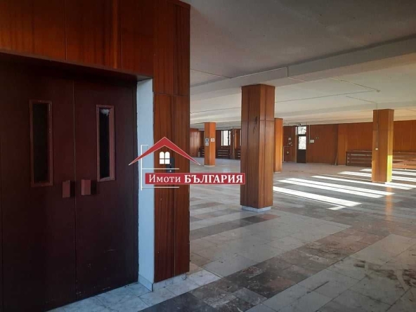 Промишлена сграда в Баня - 3924 кв.м за 383 €/кв.м - Снимка #1