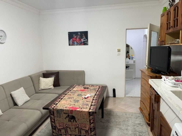 Дава се под наем Тристаен апартамент в Търговище, Център - 82 кв.м за 81090 € - Снимка #1