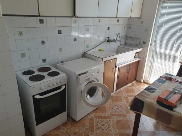 Дава се под наем Двустаен апартамент в Бургас, Зорница - 67 кв.м за 81.6 € - Снимка #1