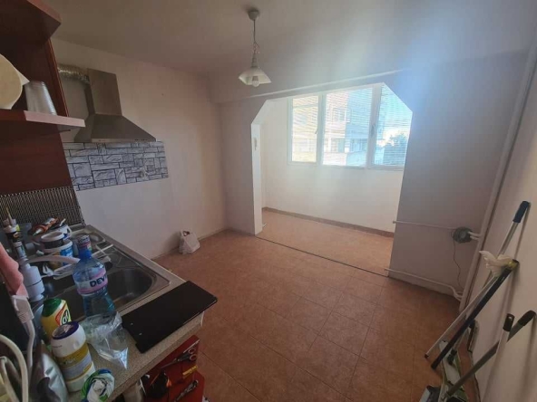 Дава се под наем Тристаен апартамент в Бургас, Зорница - 80 кв.м за 127.5 € - Снимка #1