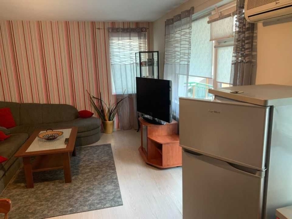 Дава се под наем Тристаен апартамент в Бургас, Лазур - 110 кв.м за 350 € - Снимка #1