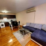 Дава се под наем Двустаен апартамент в Бургас, Център - 75 кв.м за 225 € - Снимка #1