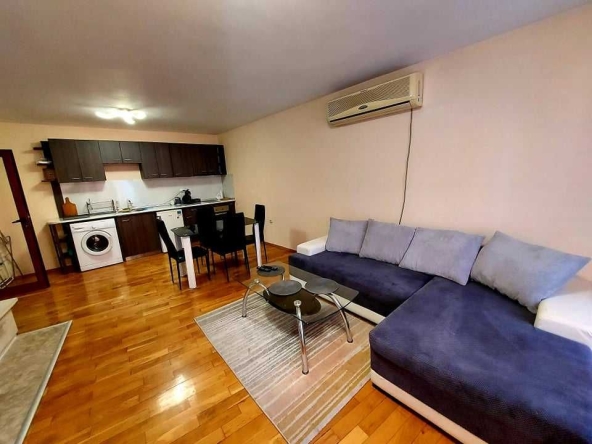 Дава се под наем Двустаен апартамент в Бургас, Център - 75 кв.м за 225 € - Снимка #1