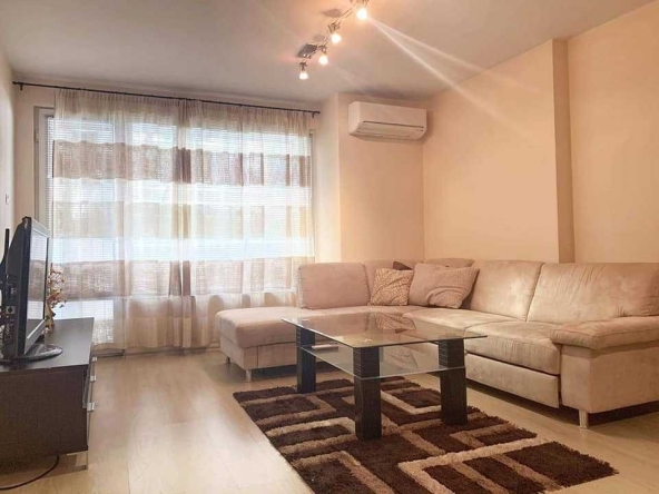 Дава се под наем Двустаен апартамент в Бургас, Лазур - 68 кв.м за 127.5 € - Снимка #1