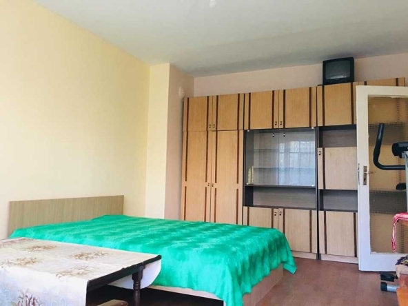 Дава се под наем Едностаен апартамент в Бургас, Изгрев - 45 кв.м за 140 € - Снимка #1