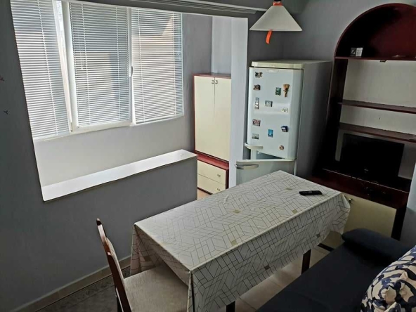 Дава се под наем Едностаен апартамент в Бургас, Славейков - 46 кв.м за 175 € - Снимка #1