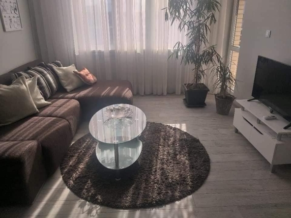 Дава се под наем Двустаен апартамент в Пловдив, Гагарин - 60 кв.м за 375 € - Снимка #1