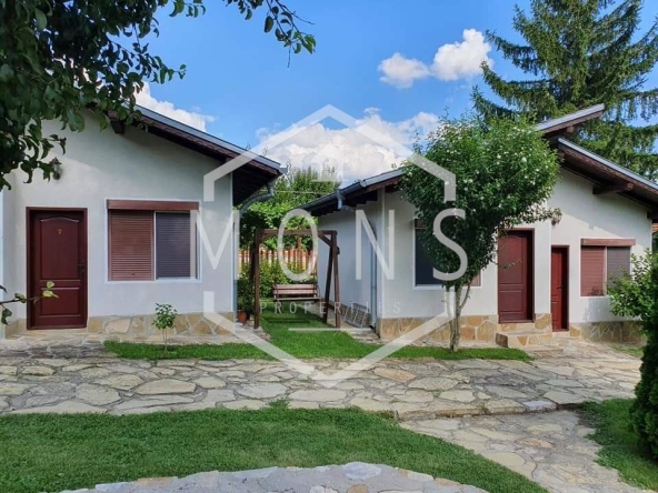 Хотел в с. Емен, Област Велико Търново - 717 кв.м за 628 €/кв.м - Снимка #1